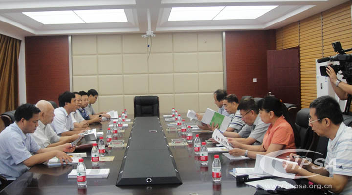 Mr. Sha Baosen, the director of China's hydraulic,pneumatic and seal association, and Academician Yang Huayong from the Chinese Academy of Engineering visited the company and held a symposium.